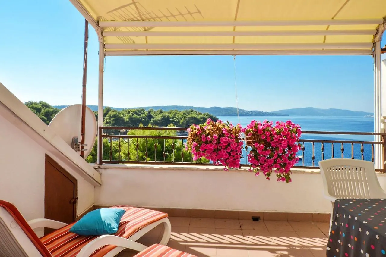 Apartments Mira Trogir 0*,